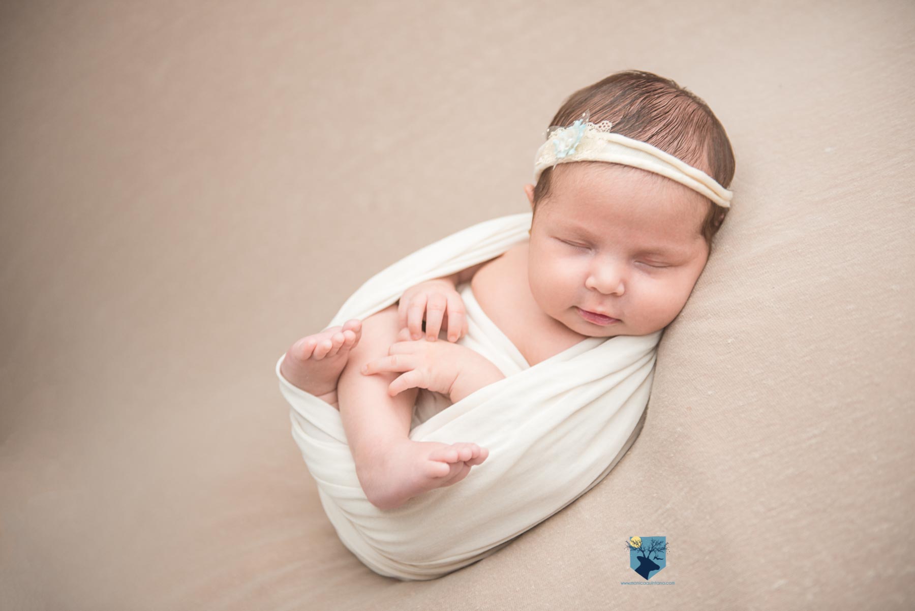 fotografia, fotos, girona, figueres, emporda, monica quintana, bebes, niños, familia, retrato, estudio, 1 mes , niña , girona , salt