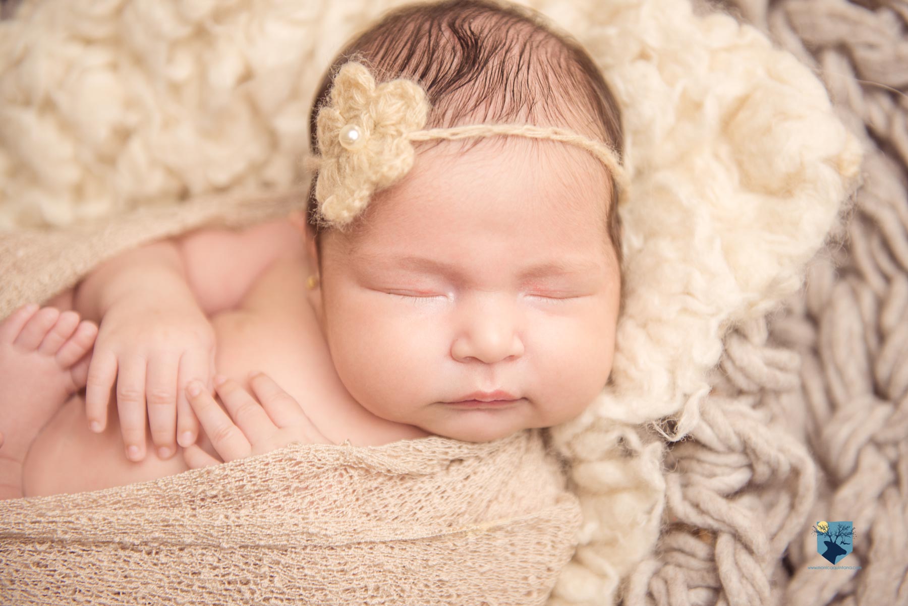 fotografia, fotos, girona, figueres, emporda, monica quintana, bebes, niños, familia, retrato, estudio, 1 mes , niña , girona , salt