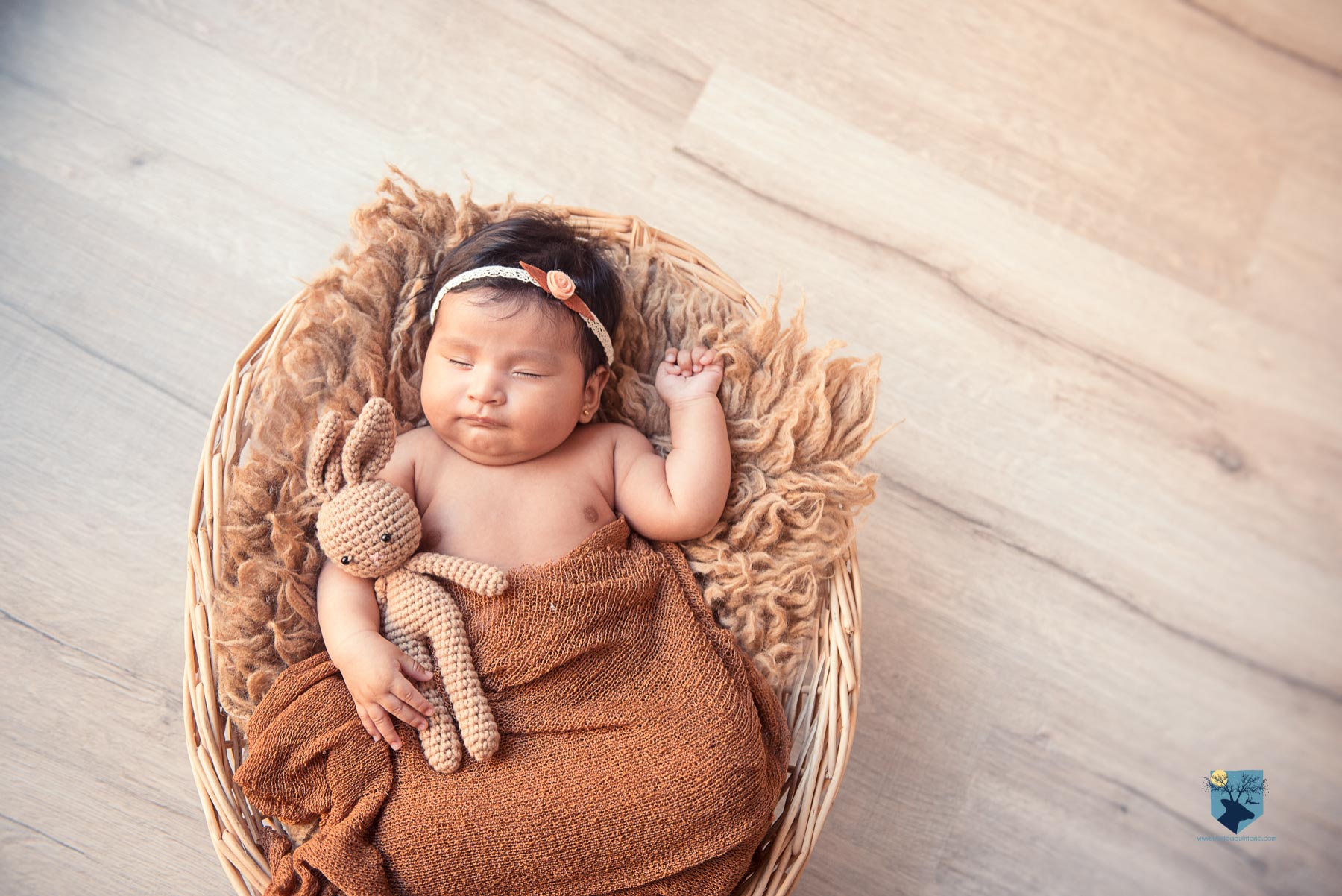 fotografia fotos girona figueres emporda monica quintana bebes niños familia retrato estudio 2 meses 1mes