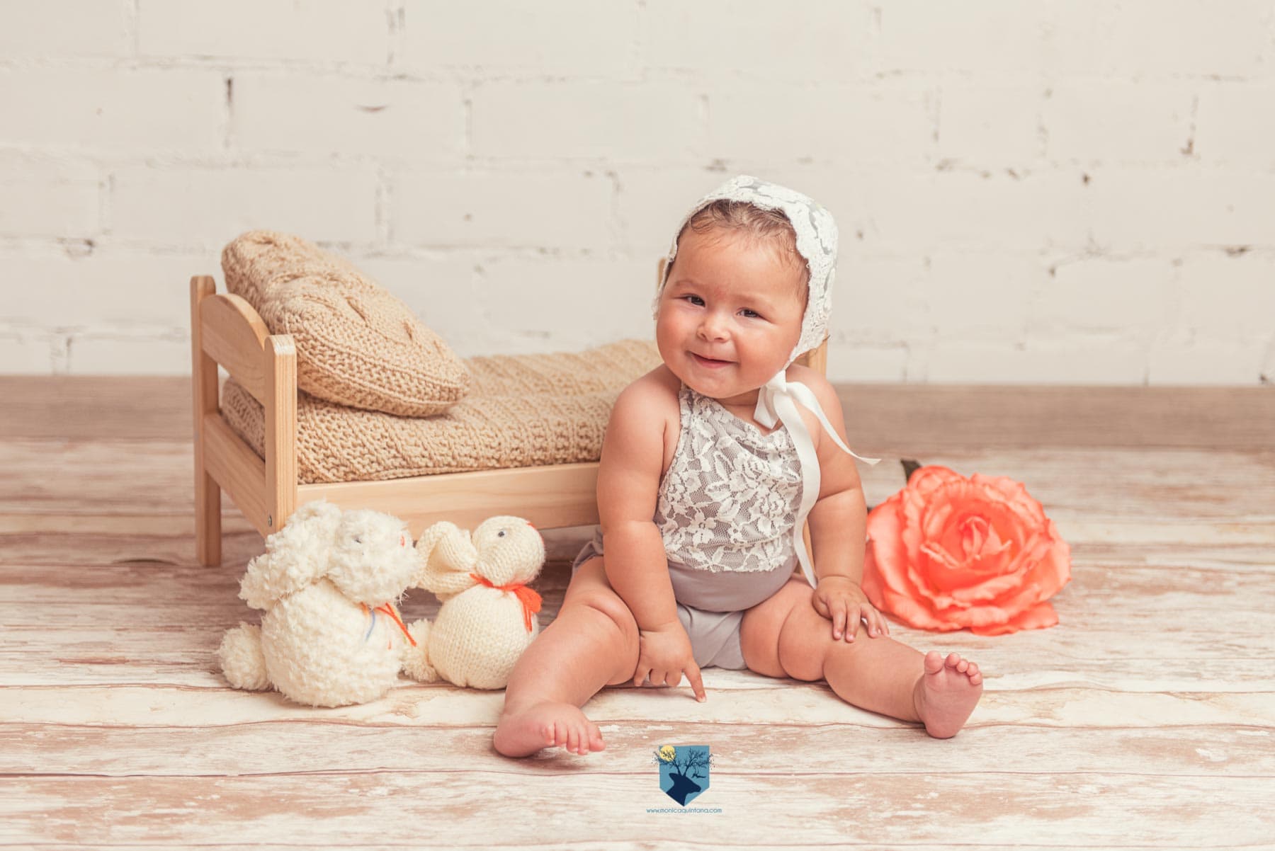 fotografia, fotos, girona, figueres, emporda, monica quintana, fotografa, fotografo, bebes, niños, familia, retrato, estudio, primer año, seis meses, 6 meses, 8 meses