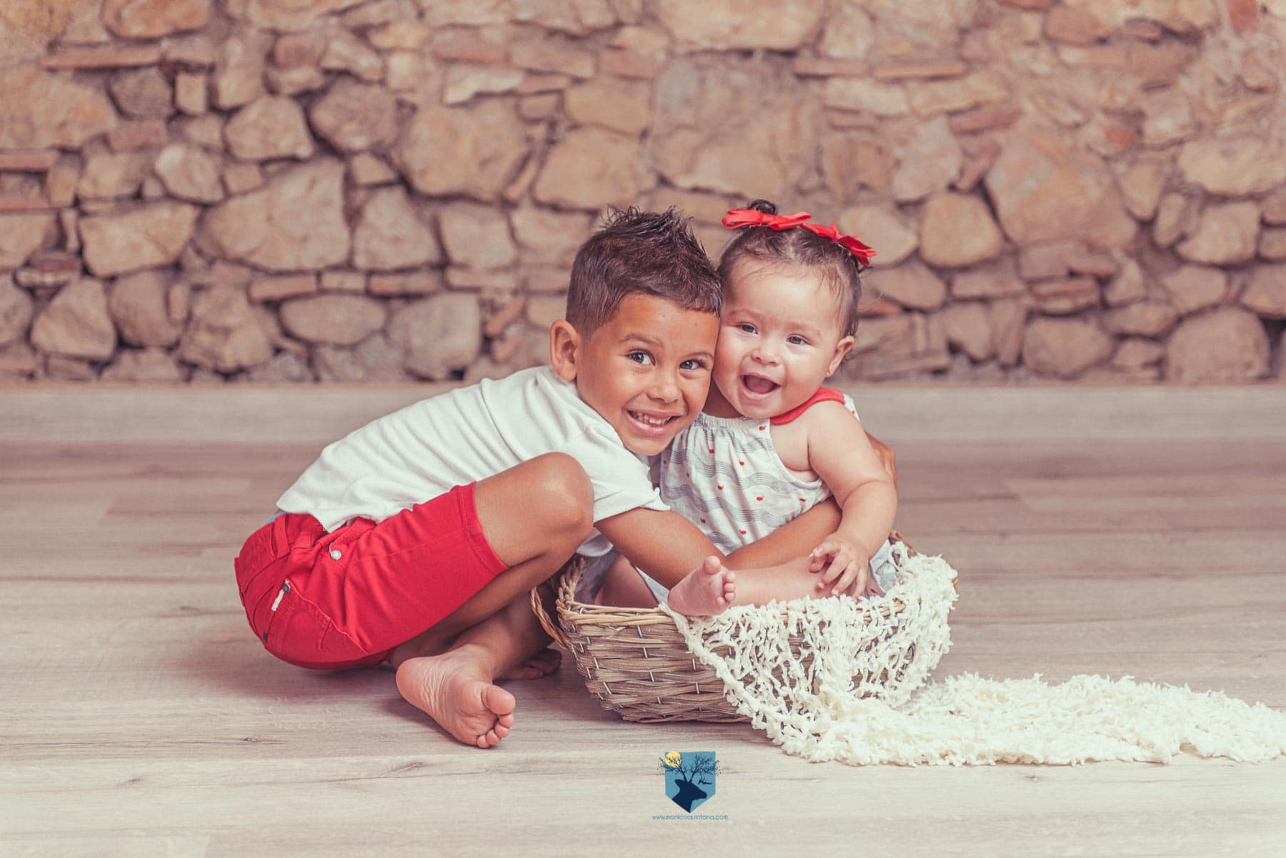 fotografia, fotos, girona, figueres, emporda, monica quintana, fotografa, fotografo, bebes, niños, familia, retrato, estudio, primer año, seis meses, 6 meses, 8 meses