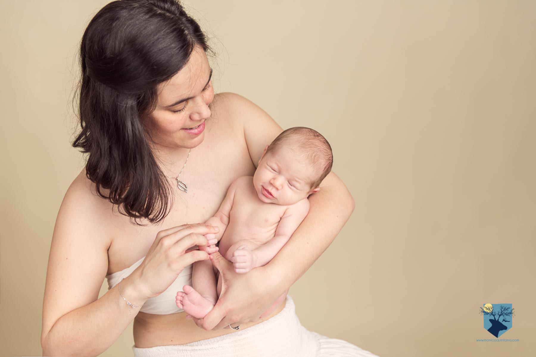 fotografia fotos girona figueres emporda monica quintana bebes niños recien nacido newborn familia retrato