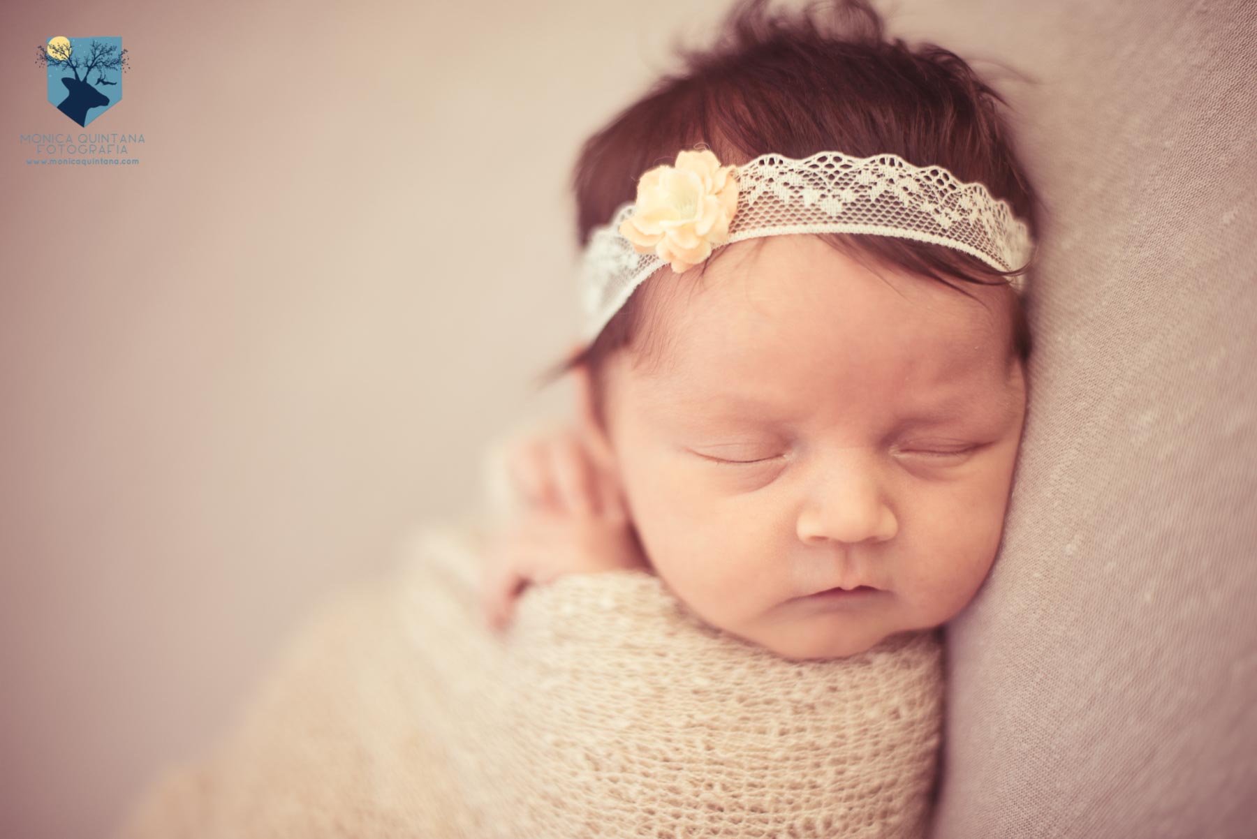 fotografia fotos de bebe estudio fotografo bebes recien nacidos figueres girona