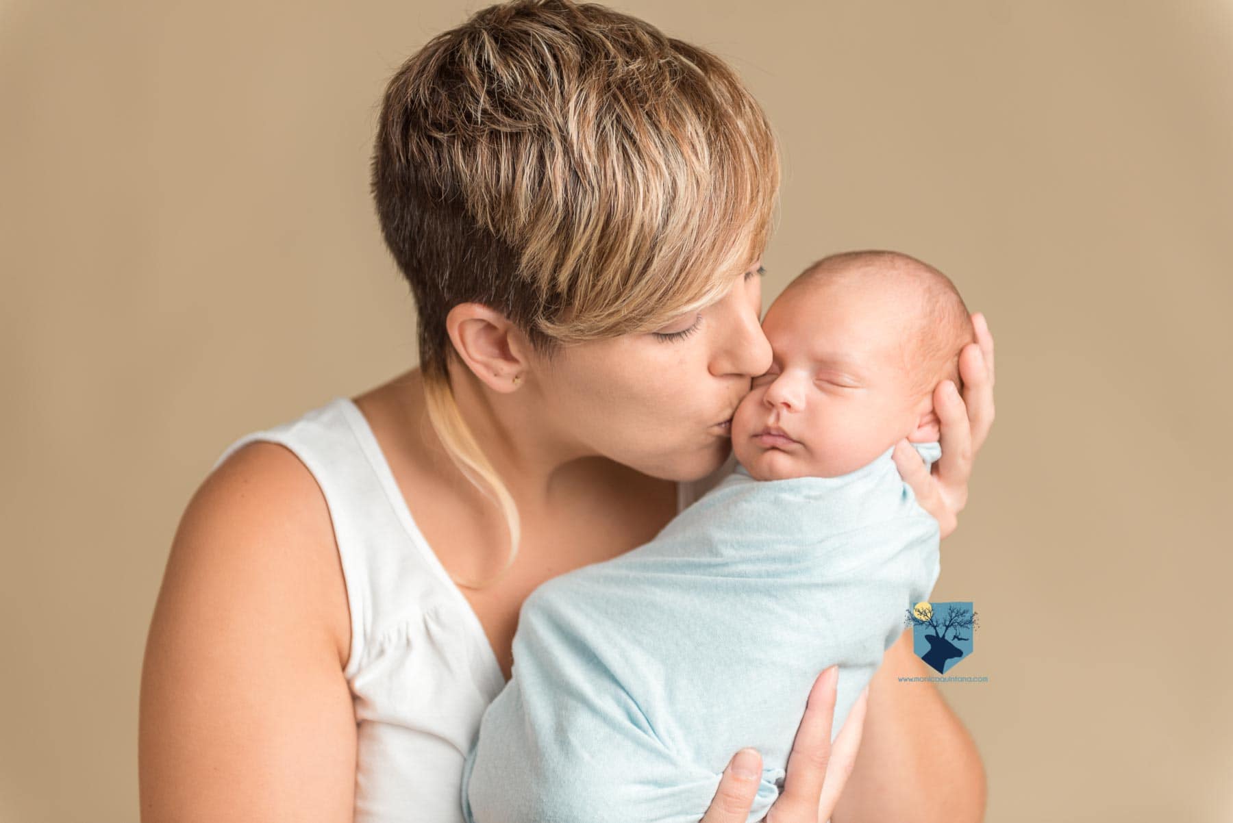 fotos de recién nacido en Girona, fotografia, fotos, girona, figueres, emporda, monica quintana, bebes, niños, recien nacido, ,newborn, familia, retrato