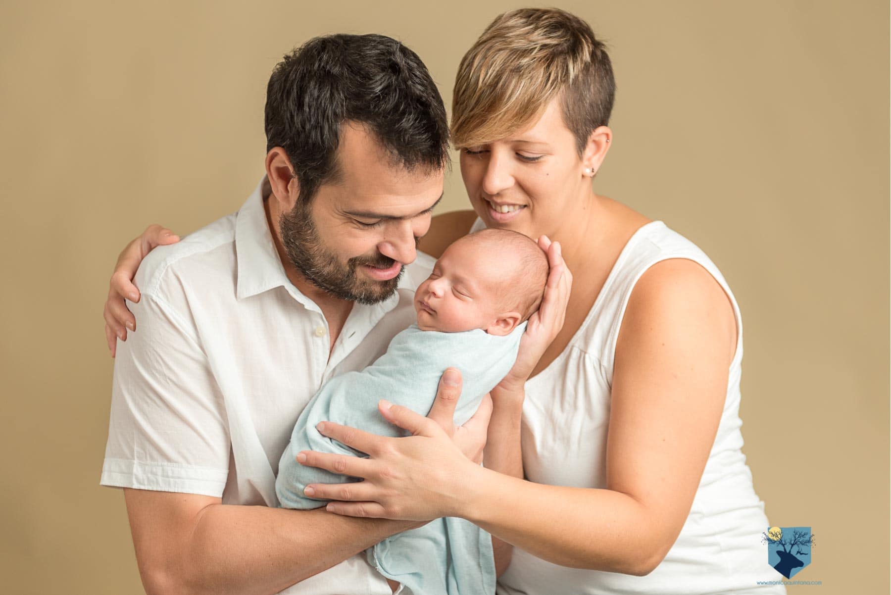 fotos de recién nacido en Girona, fotografia, fotos, girona, figueres, emporda, monica quintana, bebes, niños, recien nacido, ,newborn, familia, retrato