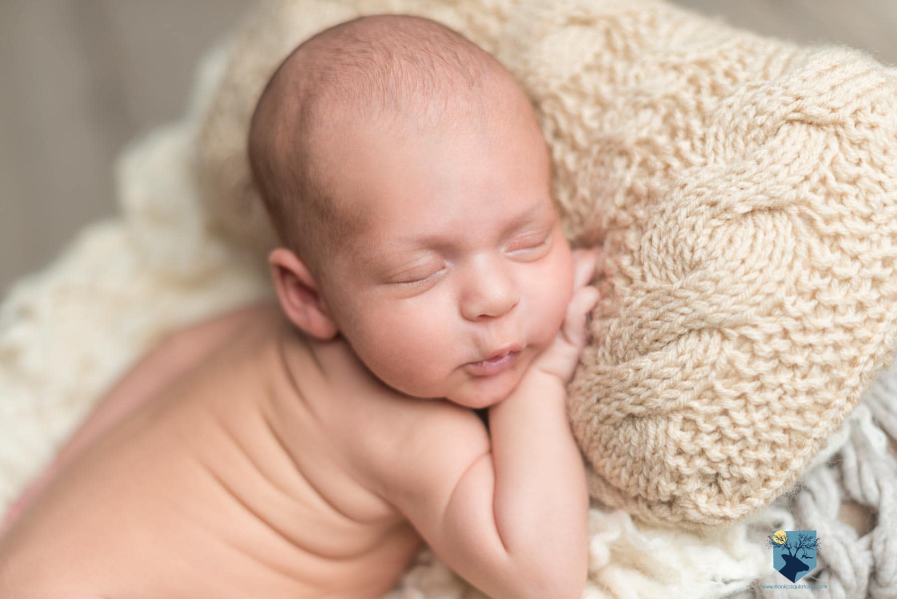 fotos de recién nacido en Girona, fotografia, fotos, girona, figueres, emporda, monica quintana, bebes, niños, recien nacido, ,newborn, familia, retrato