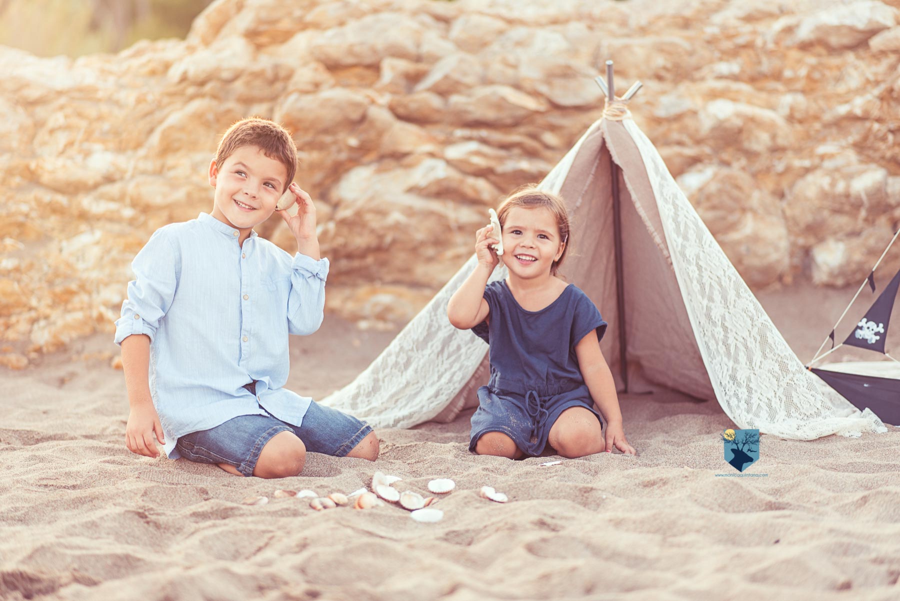 fotografia, fotos, girona, figueres, emporda, monica quintana, niños, familia, retrato, hermanos, naturaleza, exterior, playa, escala,