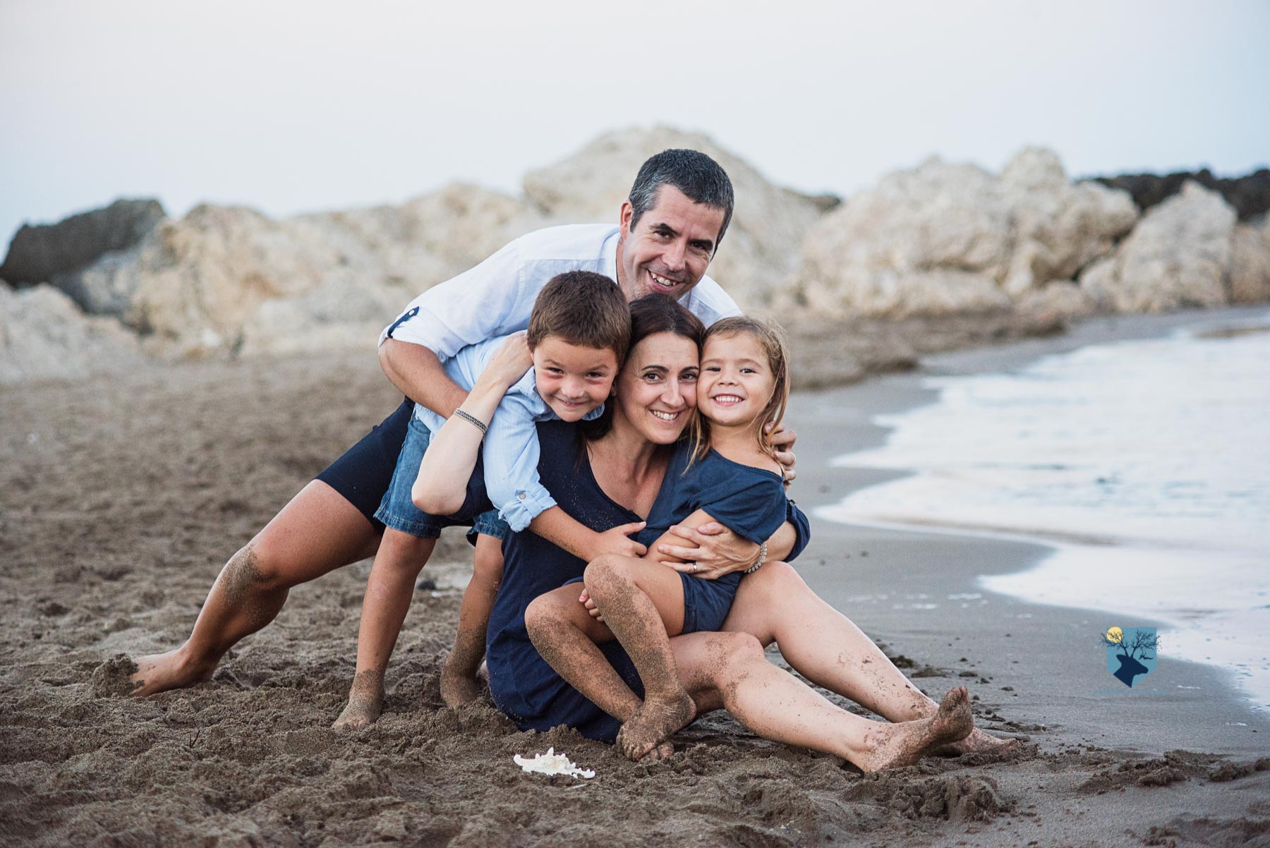 fotografia, fotos, girona, figueres, emporda, monica quintana, niños, familia, retrato, hermanos, naturaleza, exterior, playa, escala,