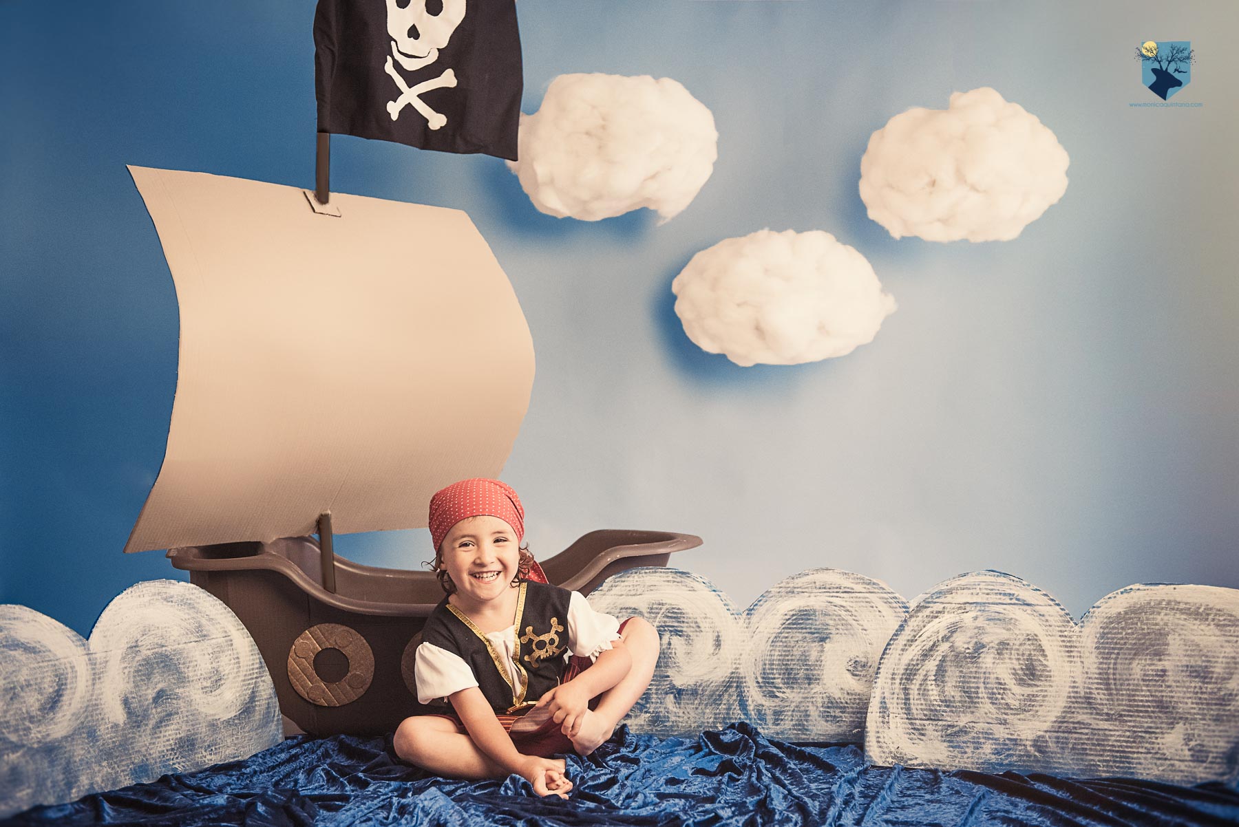 fotografia fotos girona figueres emporda monica quintana niños niñas familia retrato estudio minis verano piratas promocion