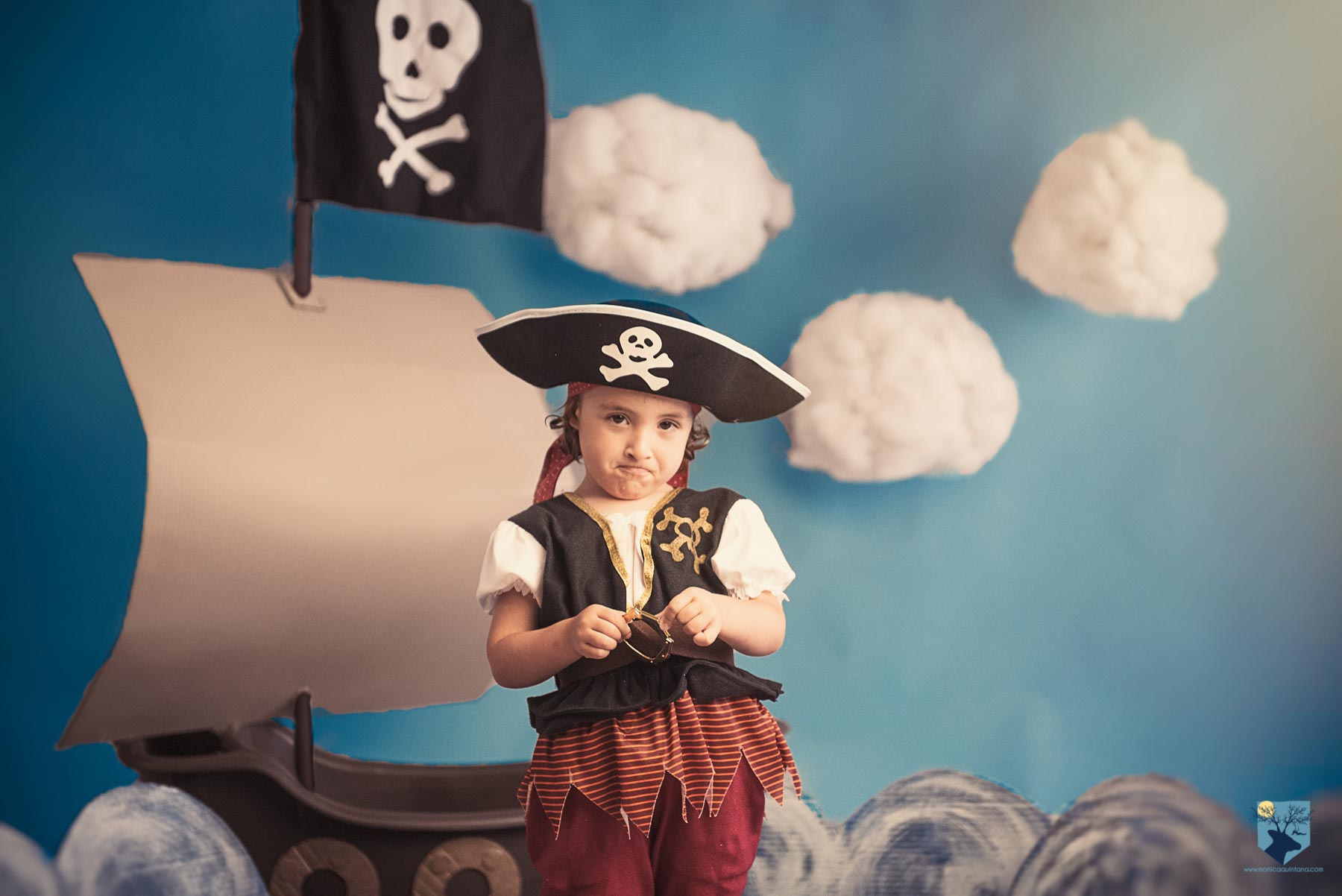 fotografia fotos girona figueres emporda monica quintana niños niñas familia retrato estudio minis verano piratas promocion