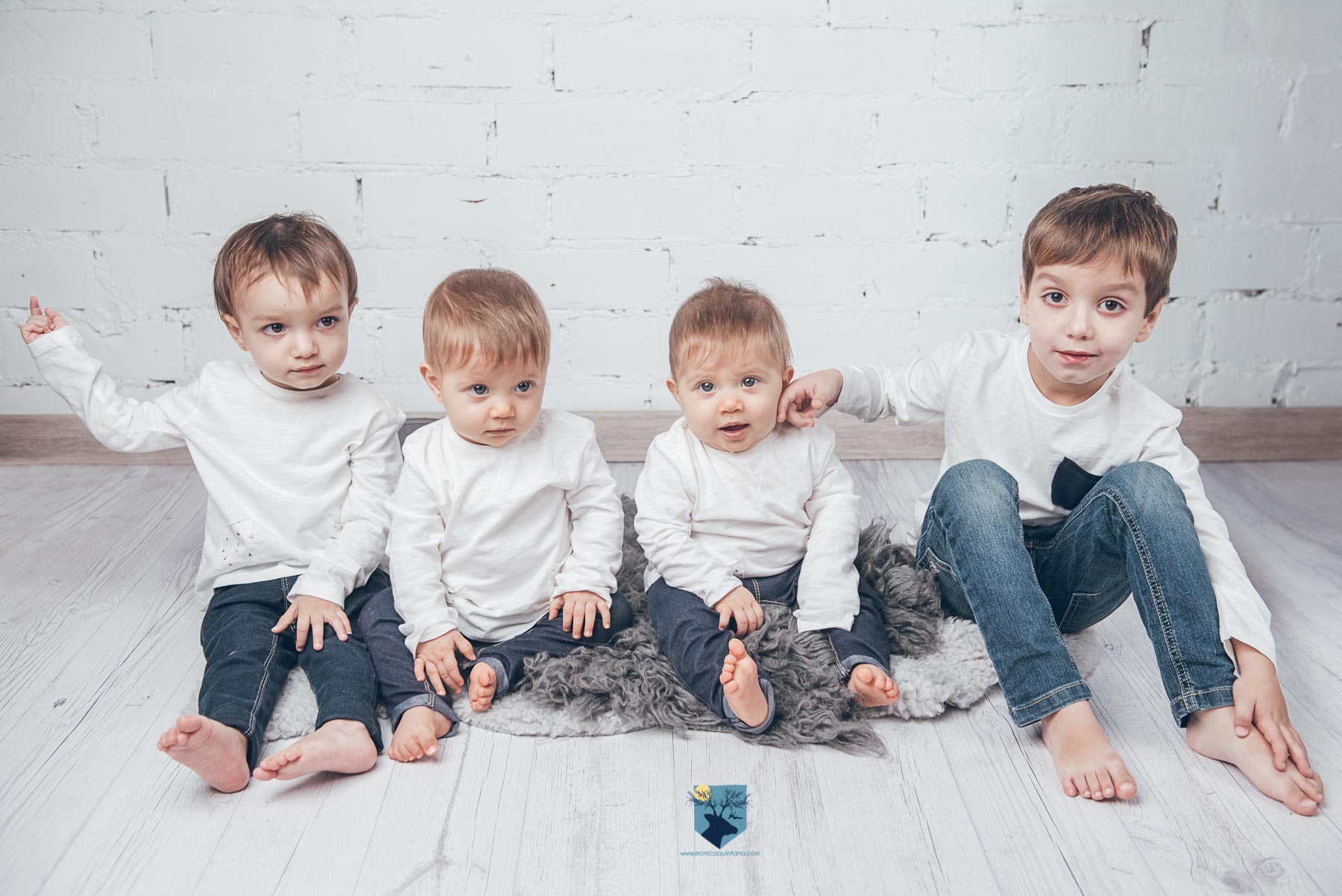 sesiones, fotografo, fotografia, fotos, girona, figueres, emporda, monica quintana, bebes, niños, familia, retrato, estudio, hermano, primos