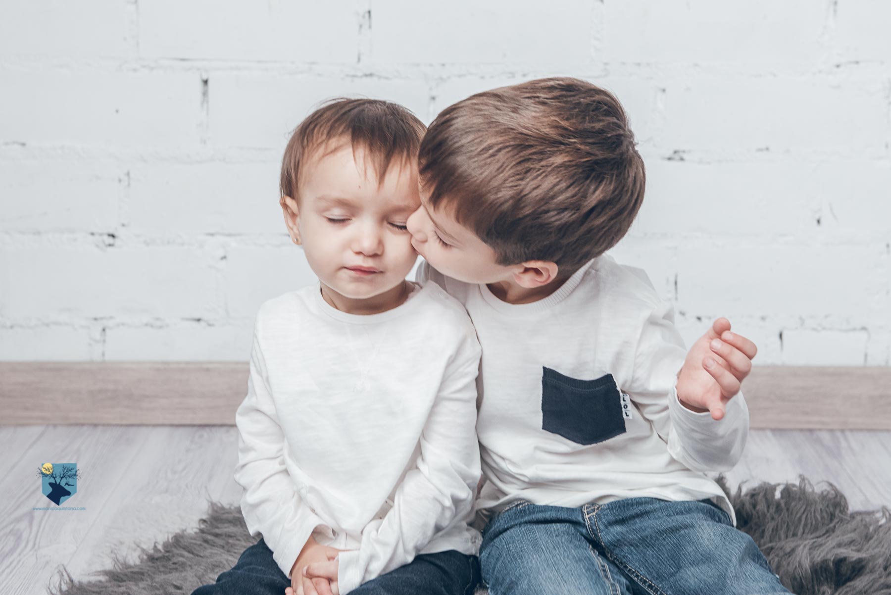 sesiones, fotografo, fotografia, fotos, girona, figueres, emporda, monica quintana, bebes, niños, familia, retrato, estudio, hermano, primos